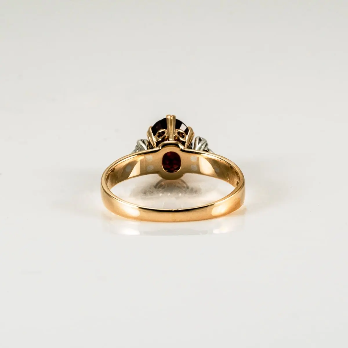 Restored garnet ring after the repair