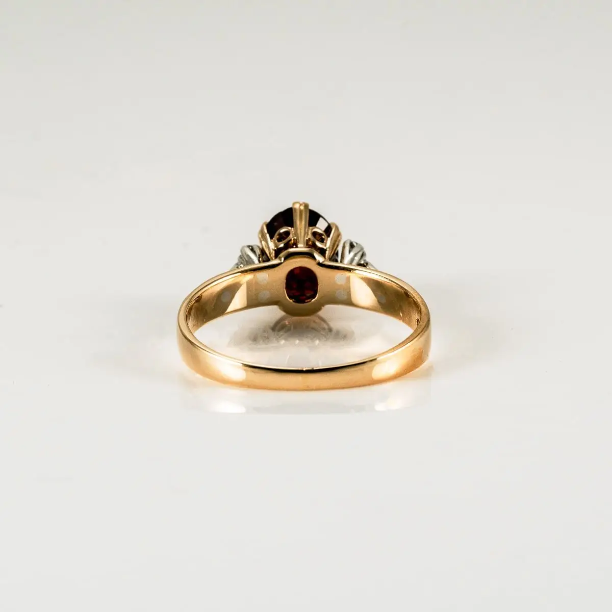 Restored garnet ring after the repair